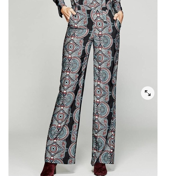 🔥MOVING SALE🔥 Marciano Sedgwick high waist geo print palazzo style pants NWT - Picture 8 of 8
